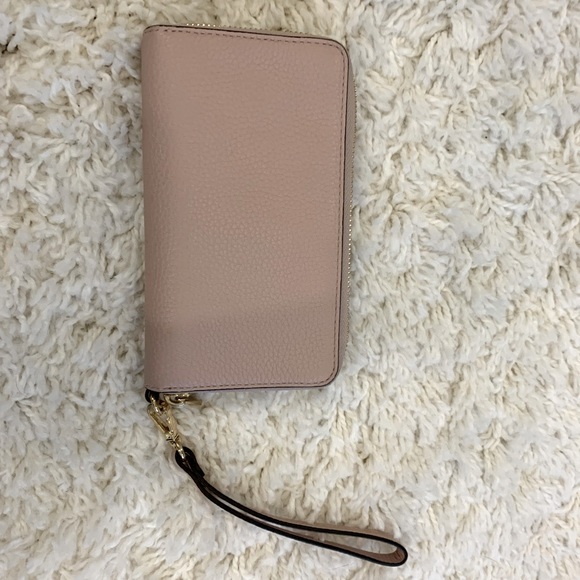 Michael Kors rose coloured wallet with strap - Picture 3 of 4